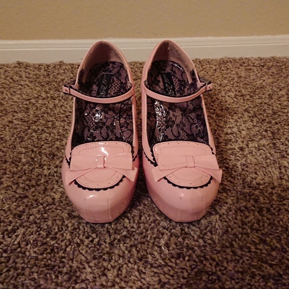 Shoes - Picture 2 of 5